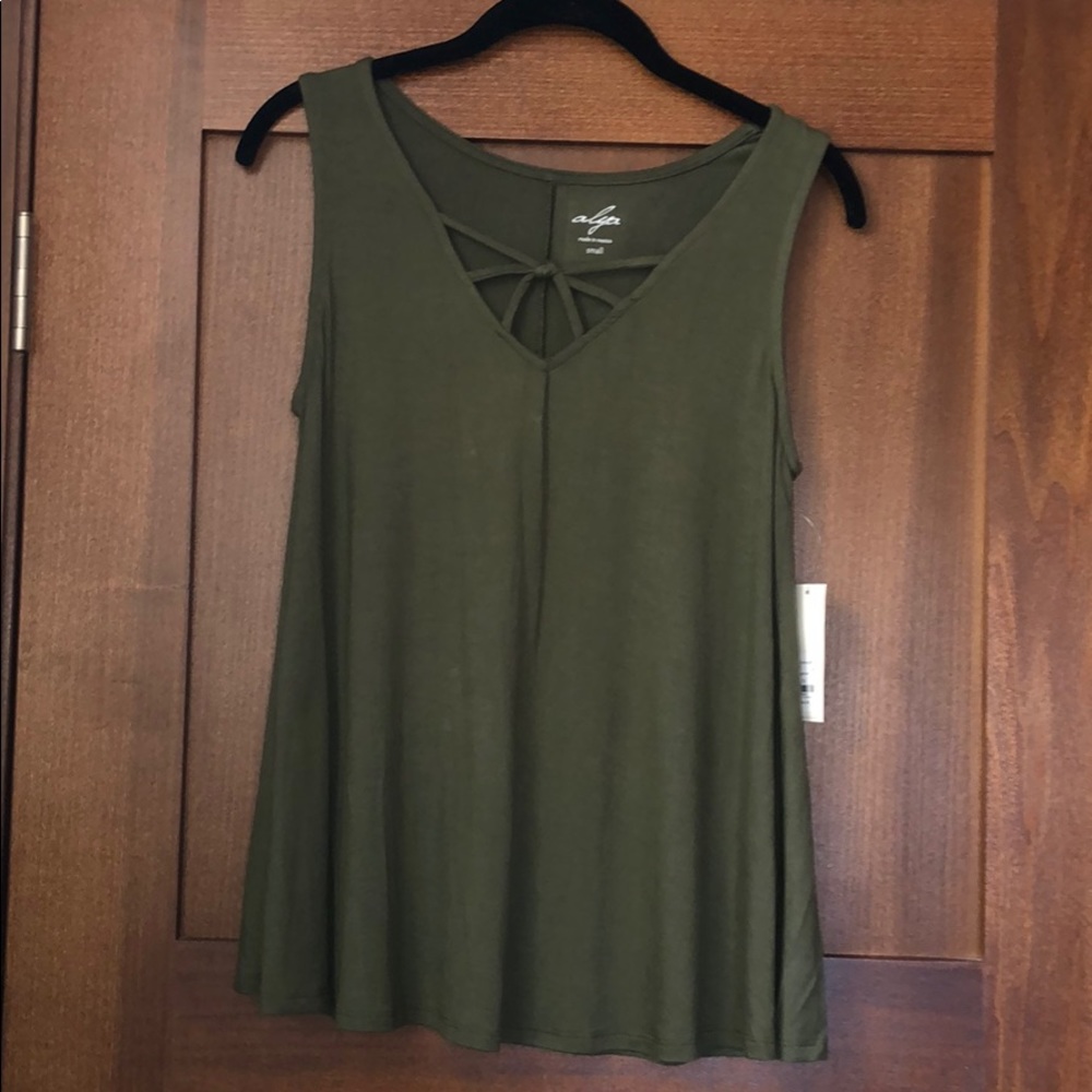 NWT francesca’s olive tank top size small